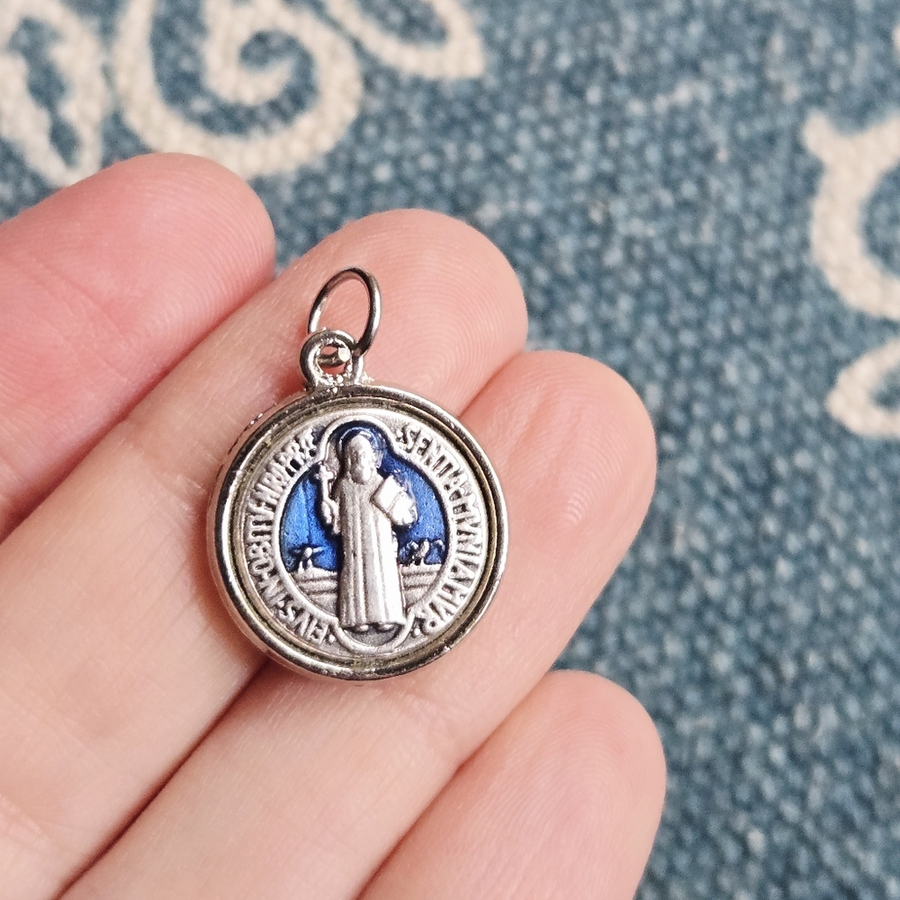 Vintage Dainty Silver Navy Blue Saint St Benedict Medallion Medal Coin Pendant - Picture 5 of 6